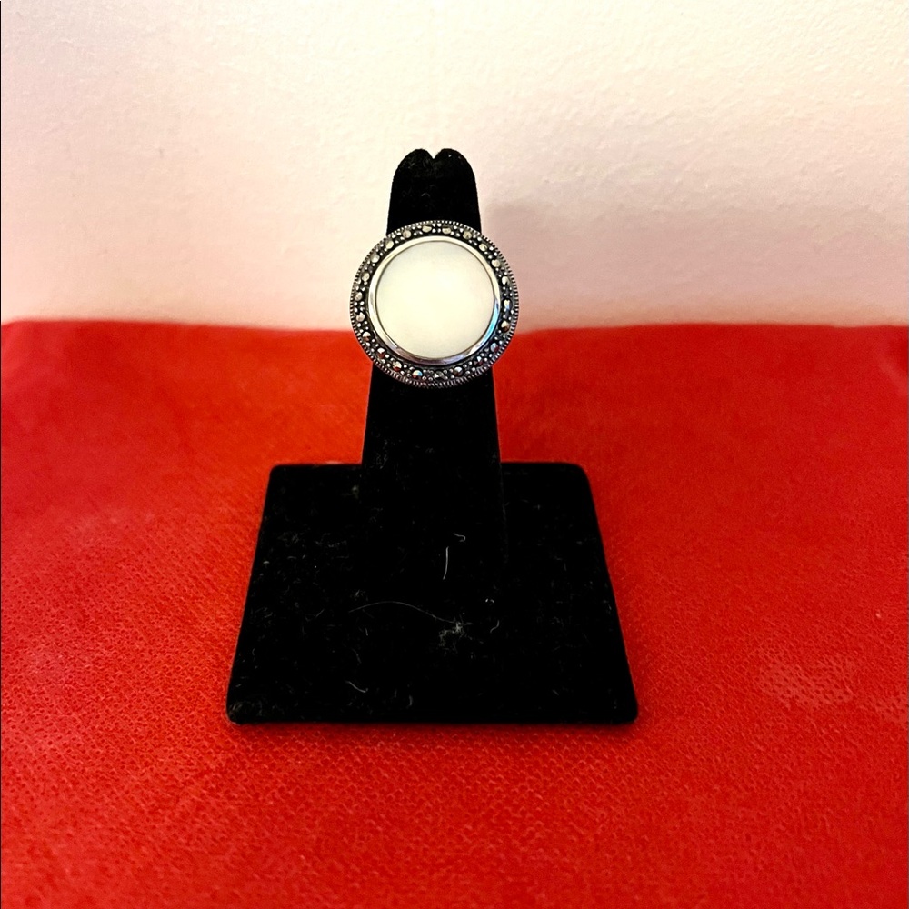 sterling silver and mother of pearl ring
